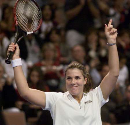 Fed Cup 2000: Final: def. Arantxa Sanchez Vicario 6-1 1-0 ret'd.