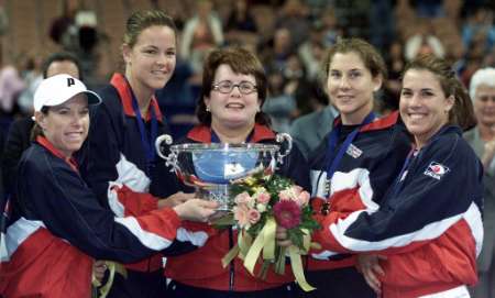 Fed Cup 2000: The United States Fed Cup team members pose with the 2000 Fed Cup November 25, 2000 at the Mandalay Bay Event Center in Las Vegas. From left are Lisa Raymond, Lindsay Davenport, captain Billie Jean King, Monica Seles and Jennifer Capriati. The United States swept Spain in the finals 5-0 for their second consecutive cup. REUTERS/Thierry Roge .