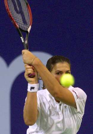 Zurich 2000: 1R def. Lina Krasnoroutskaya 5-7 6-3 7-6 (8-6)