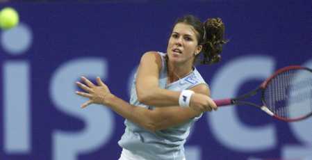 Zurich 2000: 2R def. Anne-Gaelle Sidot 6-3 6-1
